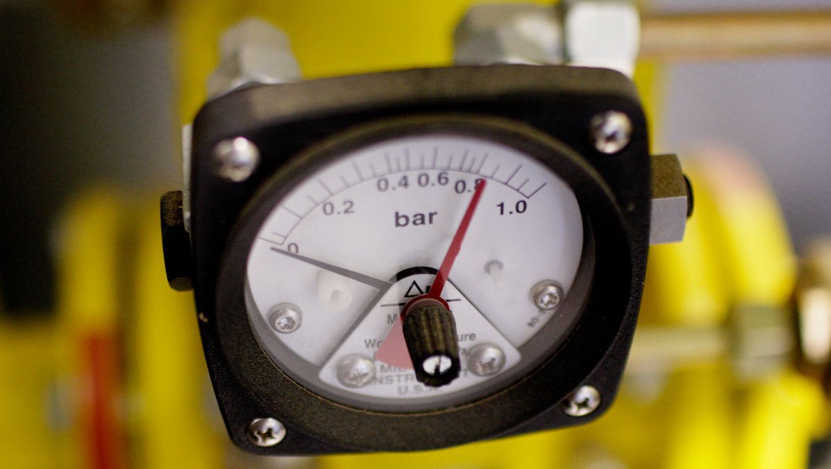 Messwesen in der Gasversorgung: In einer Gasdruckreduzierungsanlage zeigt eine Messeinrichtung den Gasdruck in bar an.